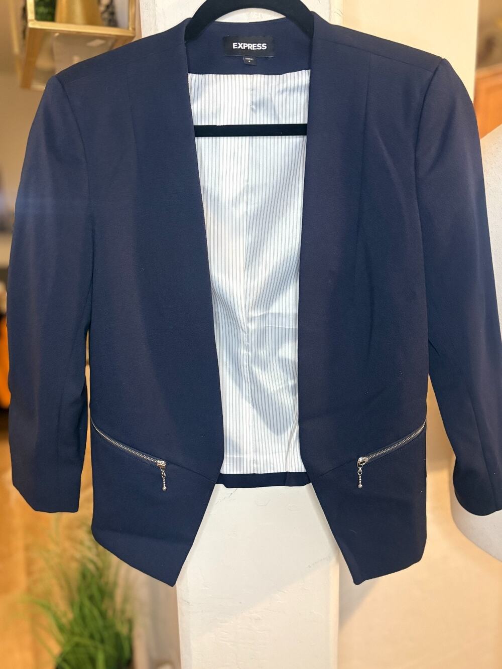 Express navy blue blazer with 3/4-length sleeves and silver zippers size 6
